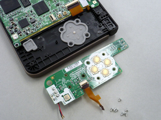 Illustration for article titled Tearing The DSi LL To Pieces